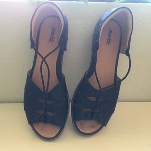 Earth brand sandal shoes